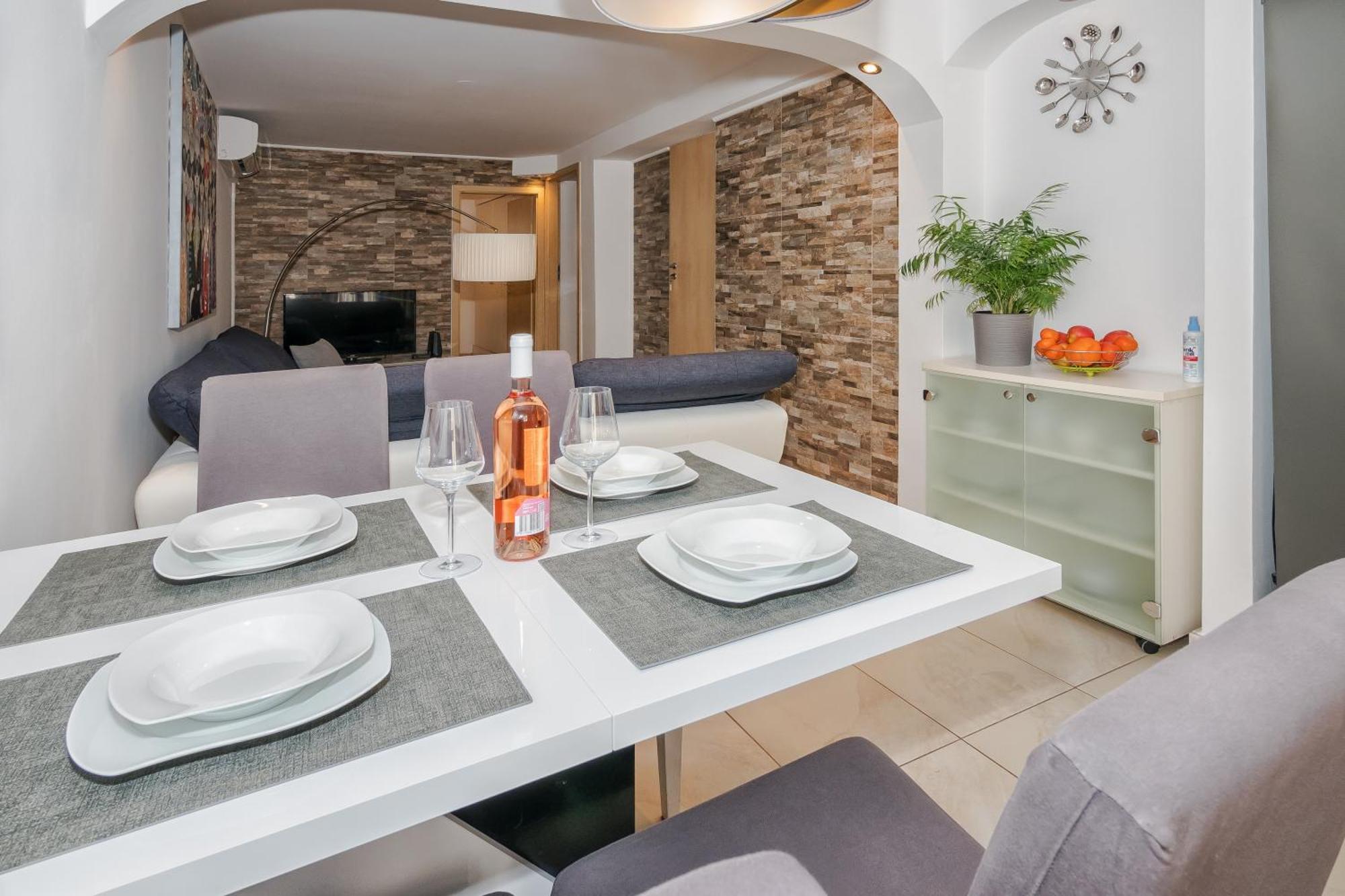 Relaxing 2Bd Apartment, Ground Floor - Walk To Old Town Spalato Esterno foto