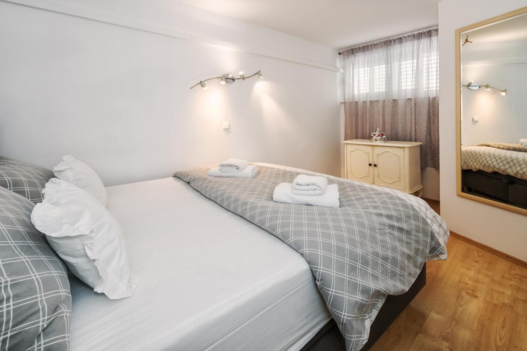 Relaxing 2Bd Apartment, Ground Floor - Walk To Old Town Spalato Esterno foto